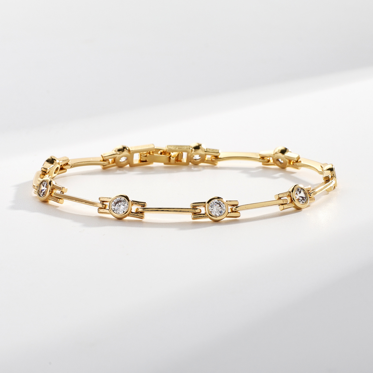REFINED GOLD BRACELET WITH SPARKLING ZIRCONIAS